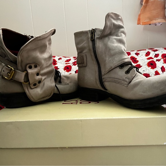 A.S.98 Cream Ankle Boots with Zipper - Picture 3 of 6